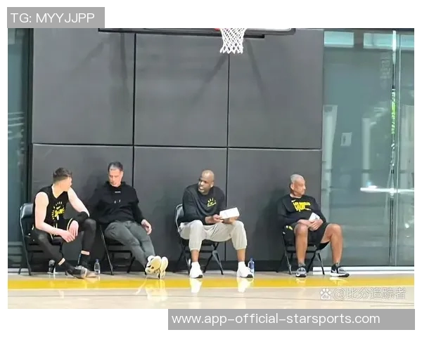 湖人快船球迷现场互动引发热议比卢普斯与FBI成焦点话题